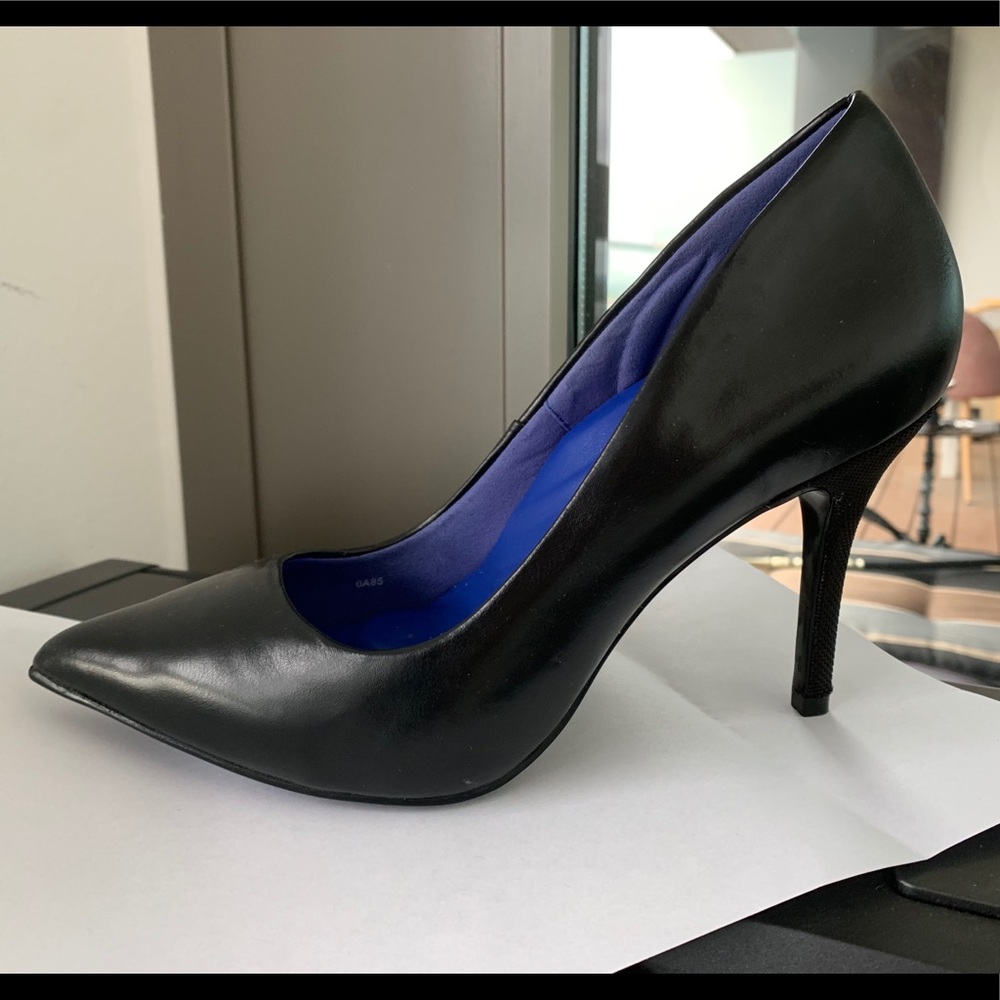 NWT Black Antonia Saint Victoria Heels sz 38